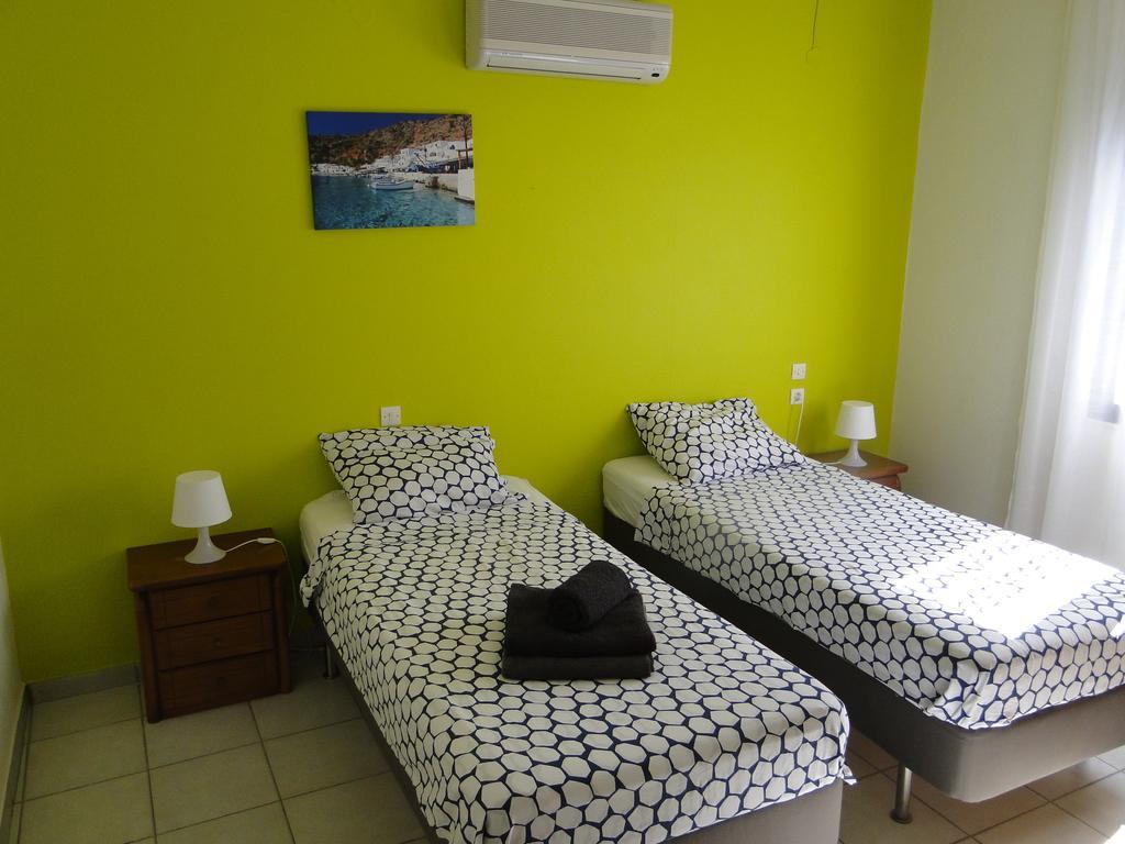 Bungalow Gialova Bagian luar foto