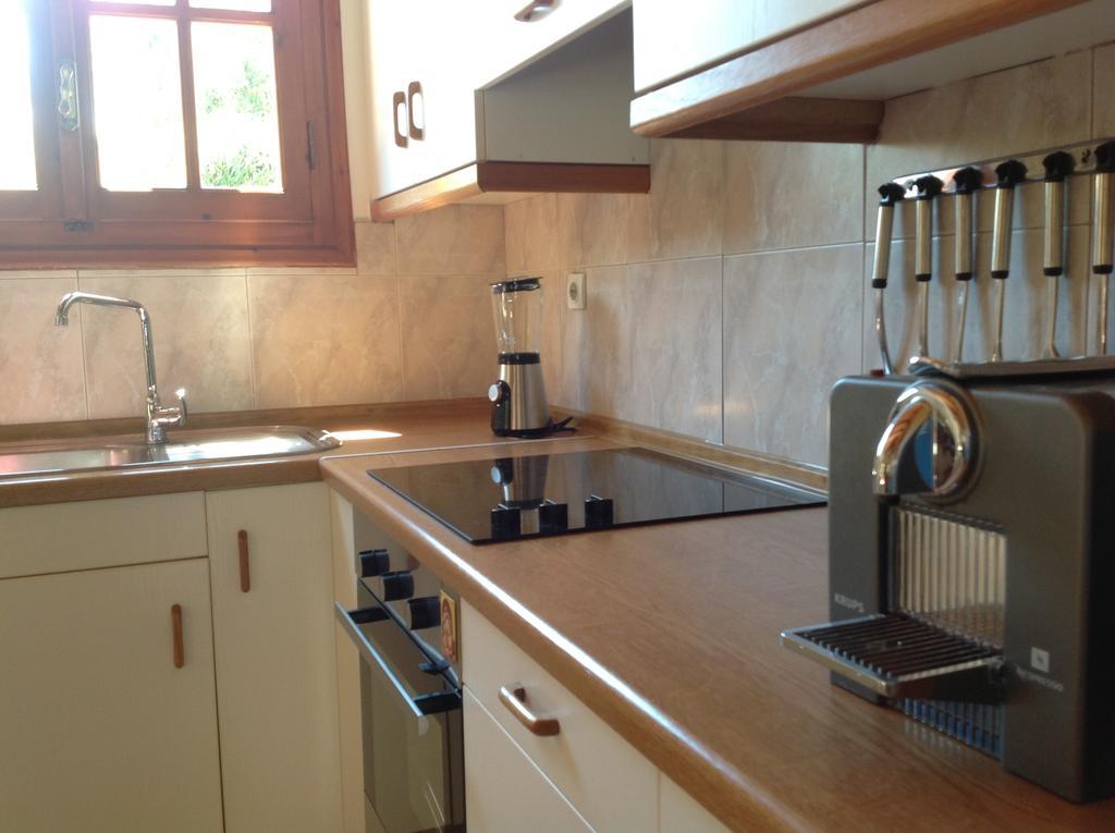 Bungalow Gialova Bagian luar foto